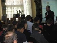М. Стрельцов  беседует с аудиторией